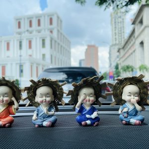 Tượng trang trí ô tô mũ rơm giày nâu A
