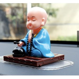 Tượng Chú Tiểu Gõ Mõ Dễ Thương Sử Dụng Năng Lượng Mặt Trời